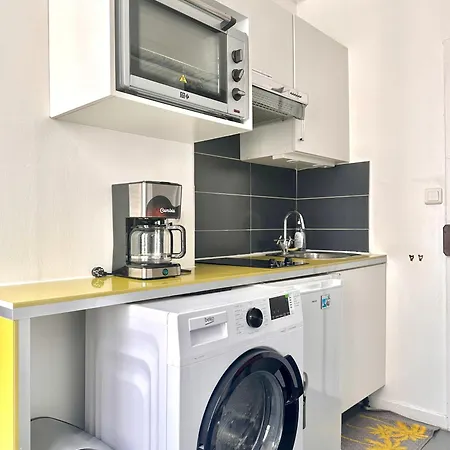 Comfortable And Secure Montmartre Berthe Paris